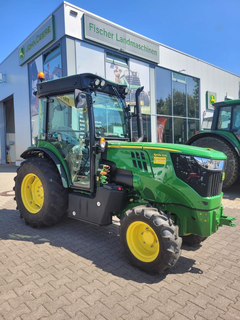 Traktor of the type John Deere 5105GV Aktion, Neumaschine in Worms (Picture 1)