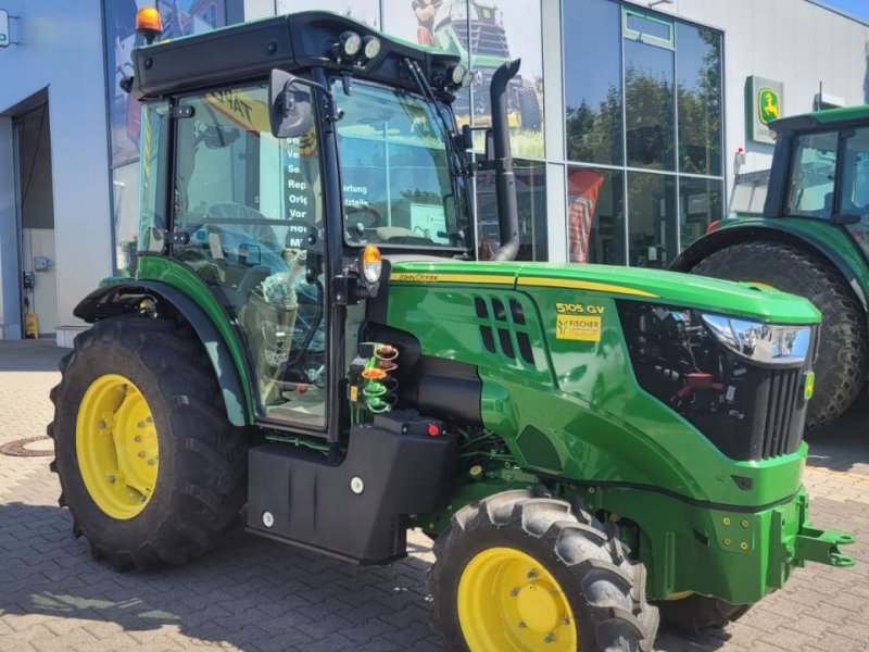 Traktor of the type John Deere 5105GV Aktion, Neumaschine in Worms (Picture 1)