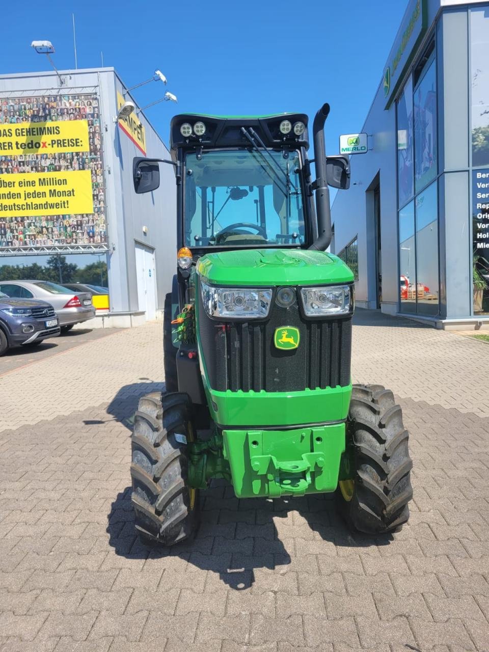 Traktor des Typs John Deere 5105GV Aktion, Neumaschine in Worms (Bild 2)