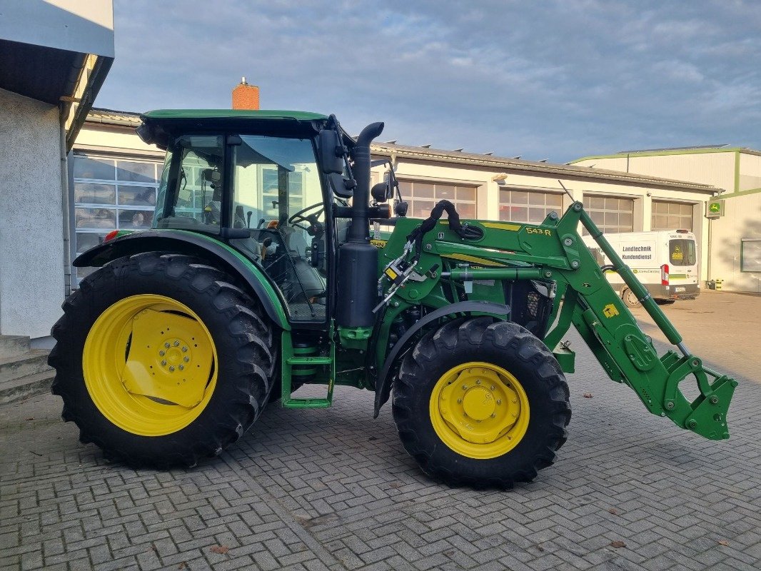 Traktor a típus John Deere 5115M MY23 32V/16R 40, Vorführmaschine ekkor: Neubrandenburg (Kép 3)