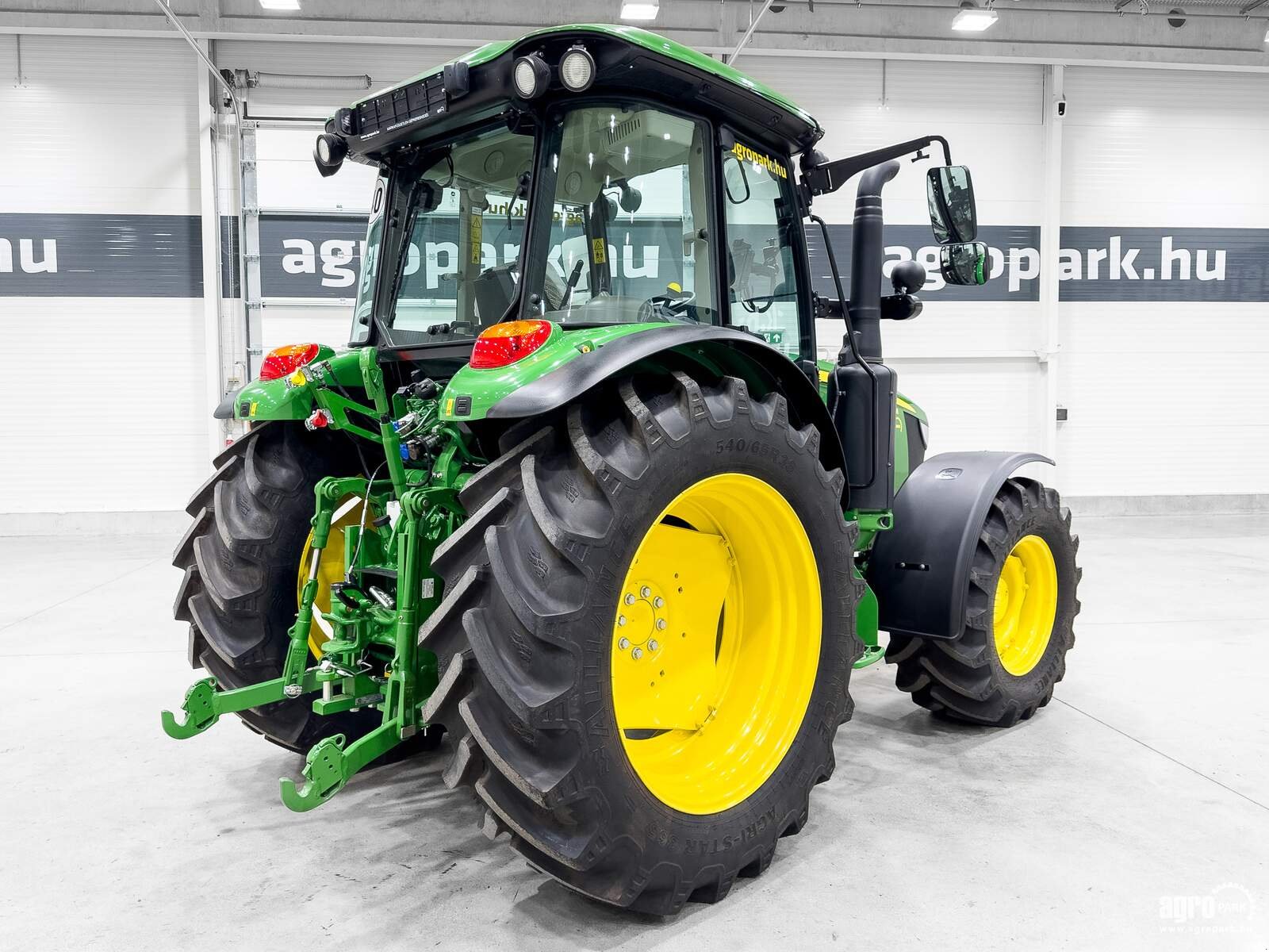 Traktor Türe ait John Deere 5115M, Gebrauchtmaschine içinde Csengele (resim 3)