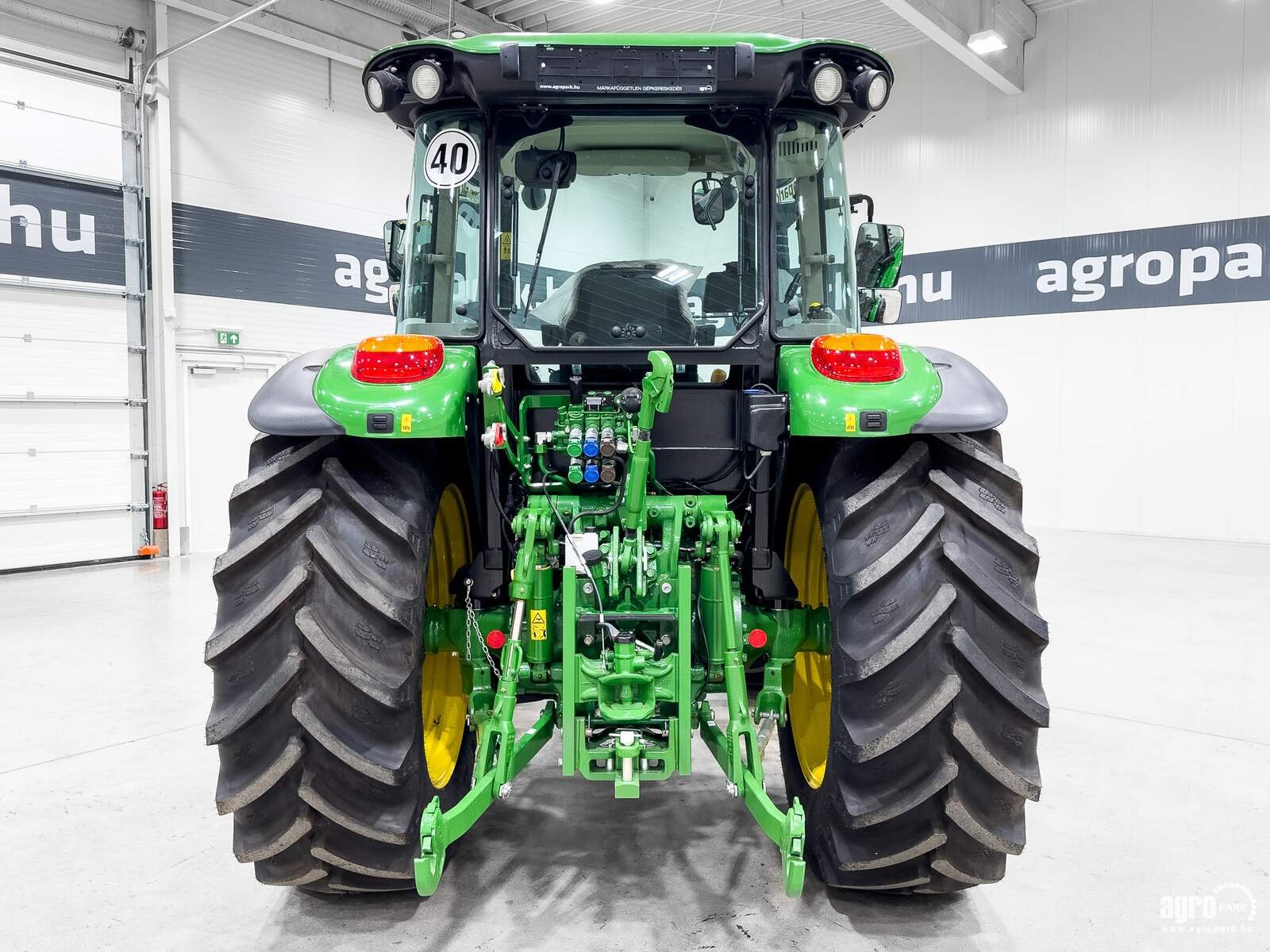 Traktor типа John Deere 5115M, Gebrauchtmaschine в Csengele (Фотография 5)