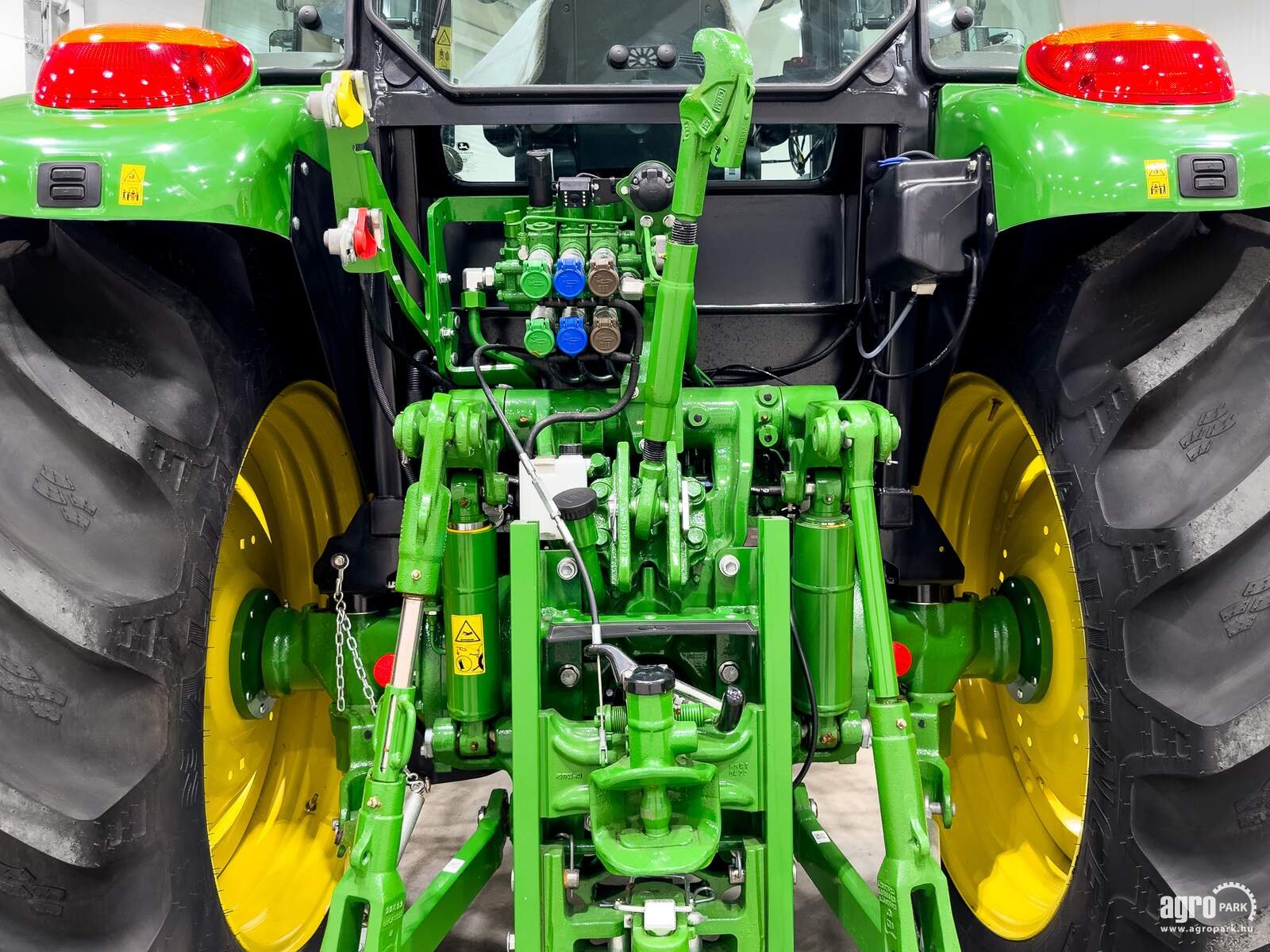 Traktor Türe ait John Deere 5115M, Gebrauchtmaschine içinde Csengele (resim 7)