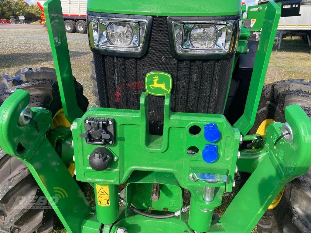 Traktor Türe ait John Deere 5120ML, Neumaschine içinde Bordelum (resim 7)