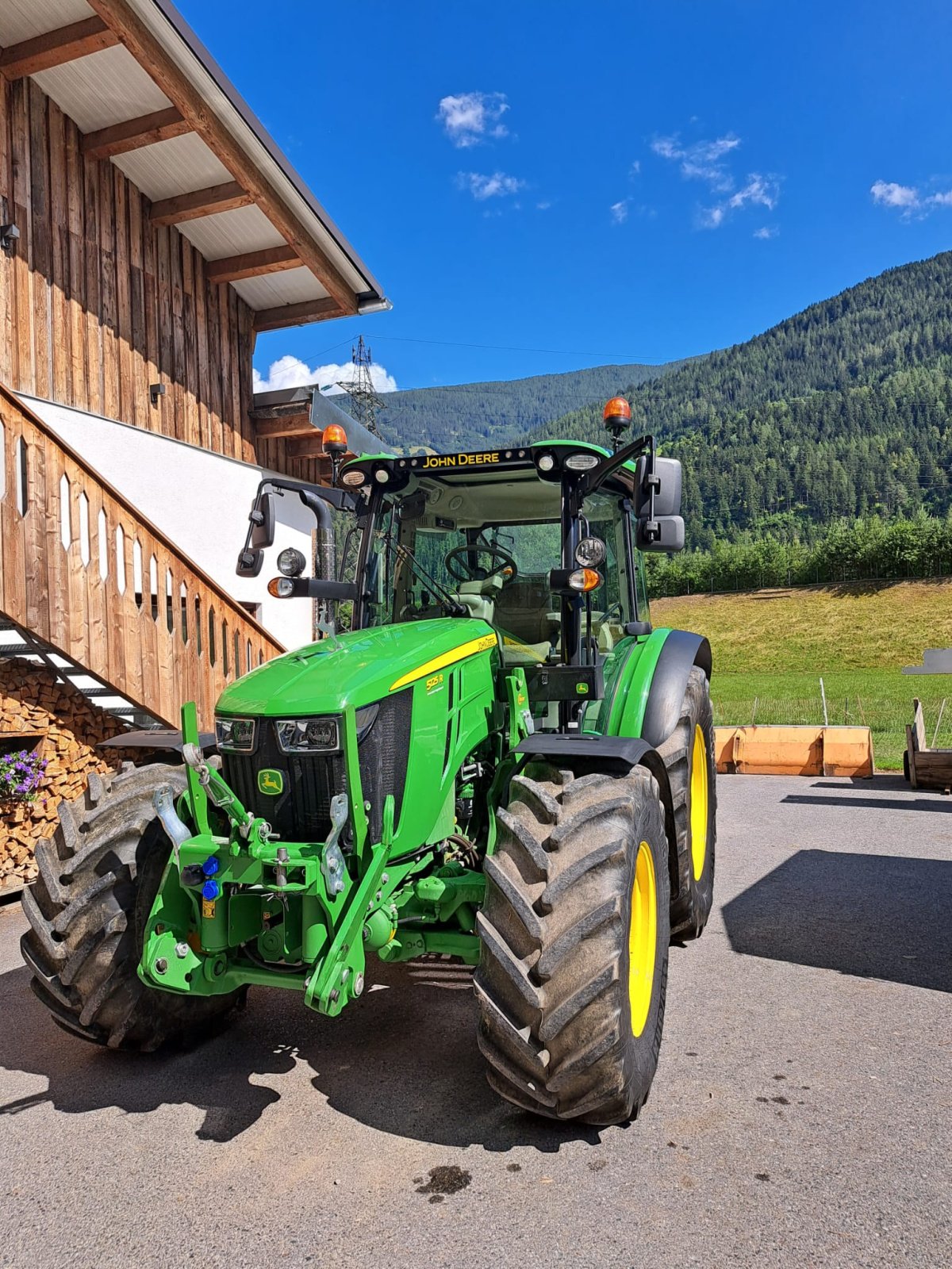 Traktor des Typs John Deere 5125R, Gebrauchtmaschine in schoenwies (Bild 3)