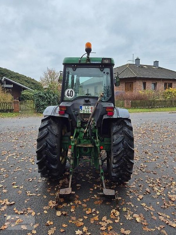 Traktor от тип John Deere 5400, Gebrauchtmaschine в Uelzen (Снимка 4)