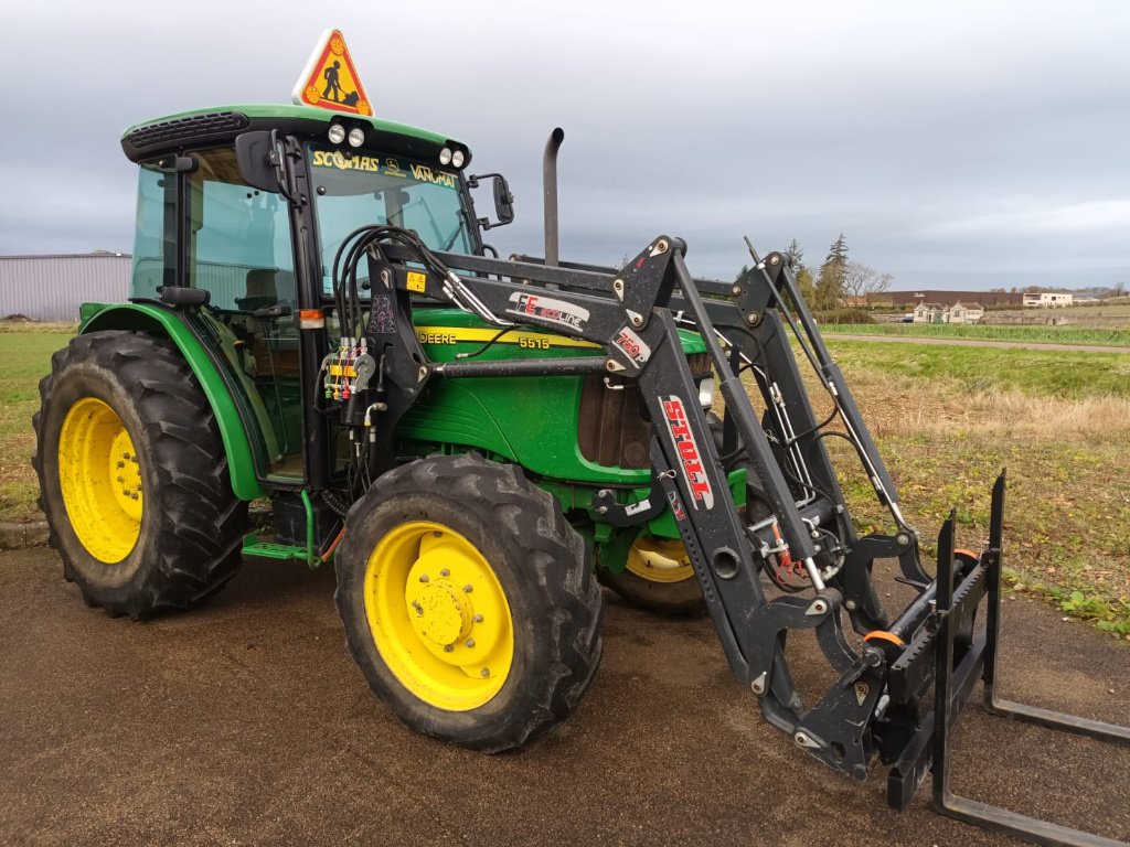 Traktor des Typs John Deere 5515 STD, Gebrauchtmaschine in LIGNY LE CHATEL (Bild 1)