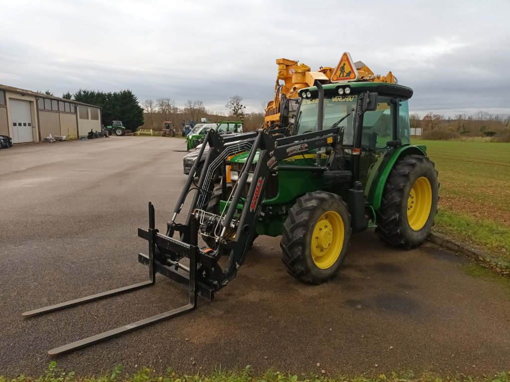 Traktor des Typs John Deere 5515 STD, Gebrauchtmaschine in LIGNY LE CHATEL (Bild 7)