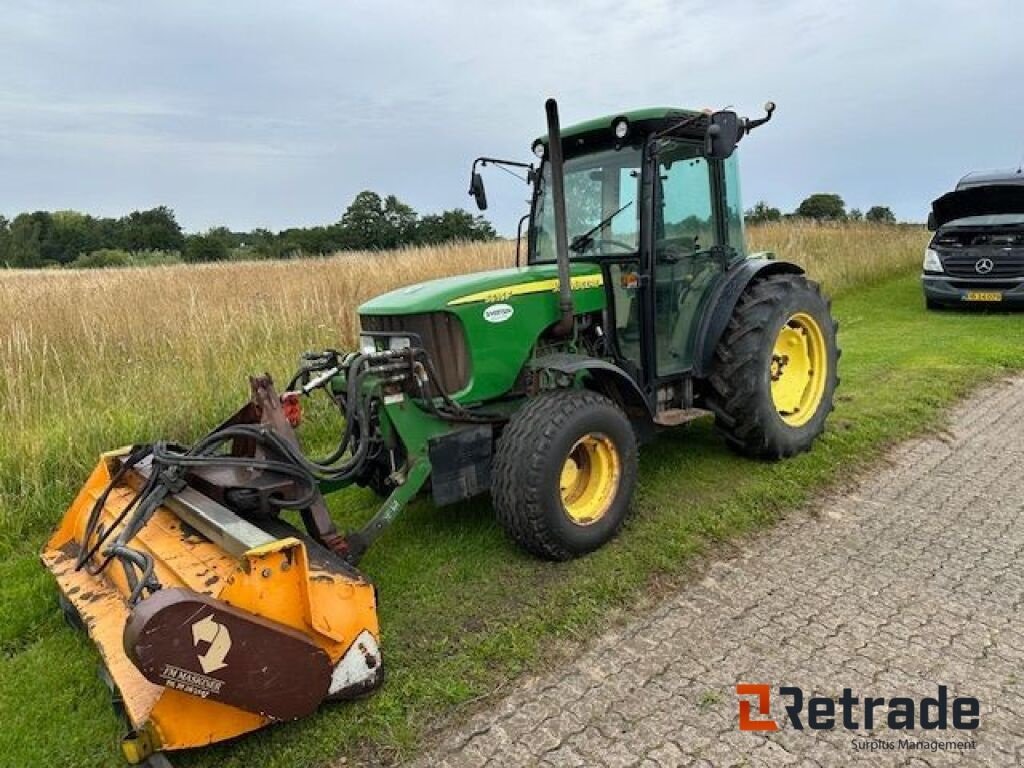 Traktor Türe ait John Deere 5515F 4WD, Gebrauchtmaschine içinde Rødovre (resim 1)