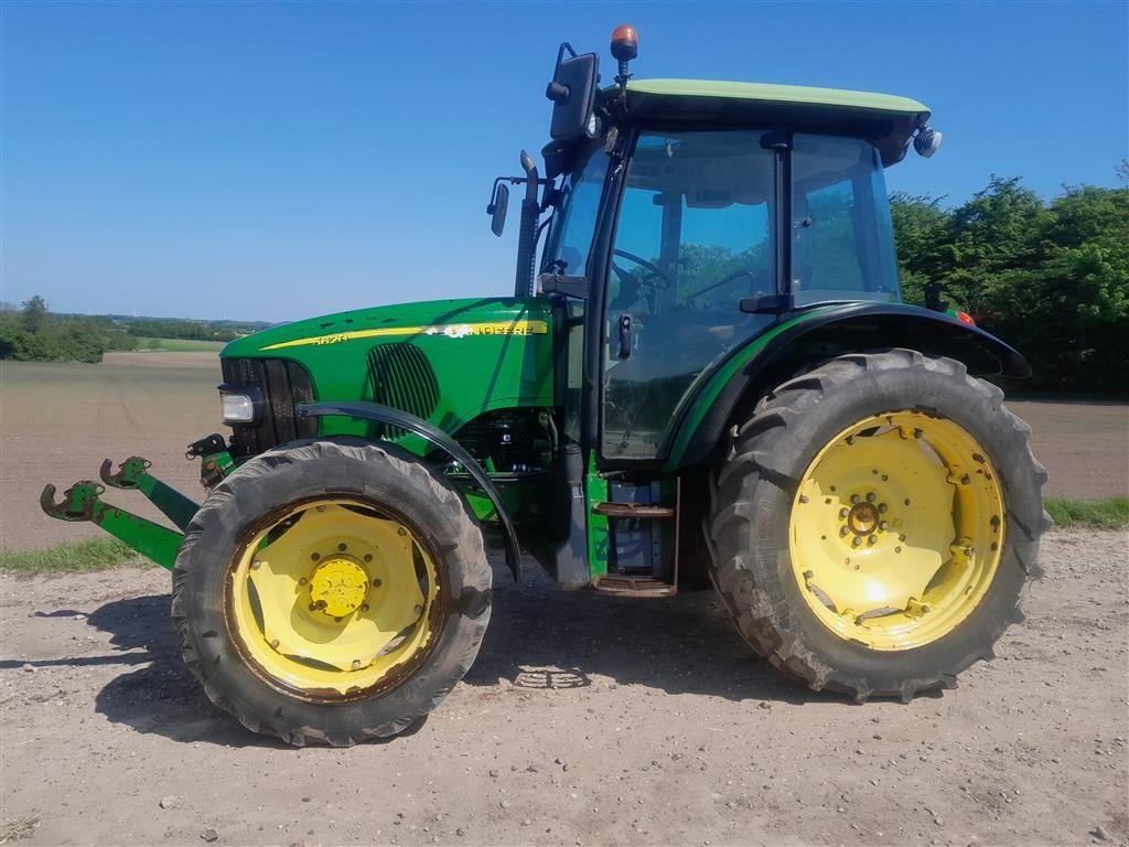 Traktor tip John Deere 5620 4 WD El lift og frontlift, Gebrauchtmaschine in Skive (Poză 1)