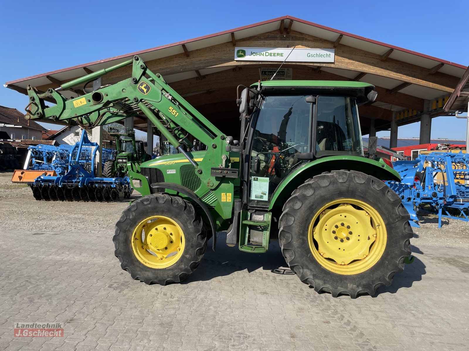 Traktor of the type John Deere 5620 FL Premium, Gebrauchtmaschine in Mühldorf (Picture 3)