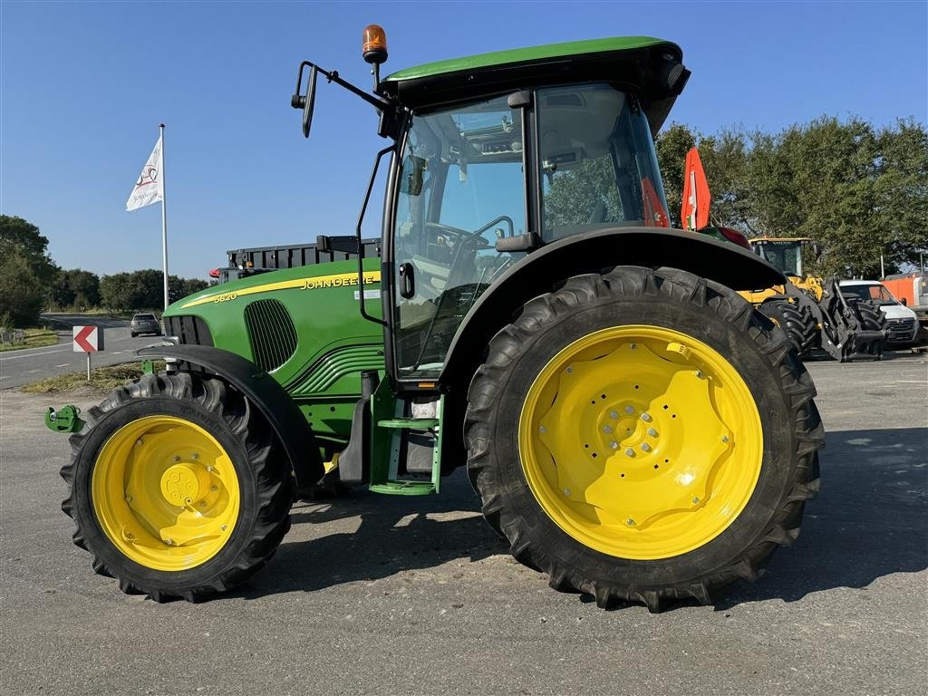 Traktor typu John Deere 5620 KUN 2400 TIMER OG FRONT PTO!, Gebrauchtmaschine w Nørager (Zdjęcie 4)