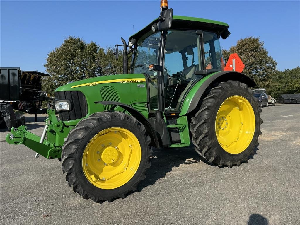 Traktor typu John Deere 5620 KUN 2400 TIMER OG FRONT PTO!, Gebrauchtmaschine v Nørager (Obrázok 2)