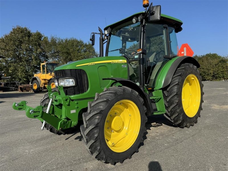 Traktor of the type John Deere 5620 KUN 2400 TIMER OG FRONT PTO!, Gebrauchtmaschine in Nørager (Picture 1)