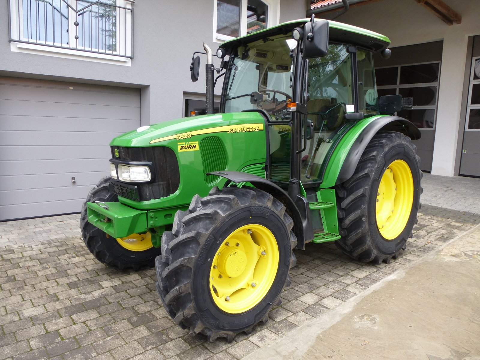 Traktor des Typs John Deere 5620, Gebrauchtmaschine in Petersdorf (Bild 1)