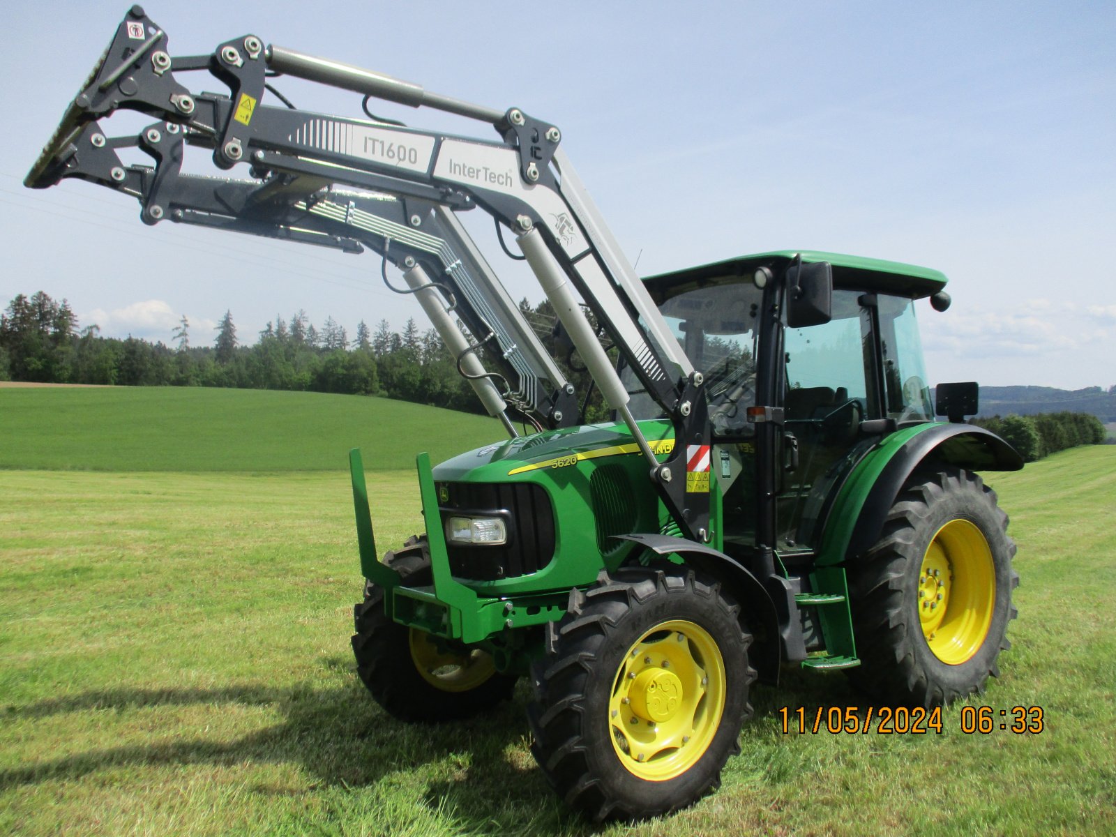 Traktor van het type John Deere 5620, Gebrauchtmaschine in Michelsneukirchen (Foto 2)