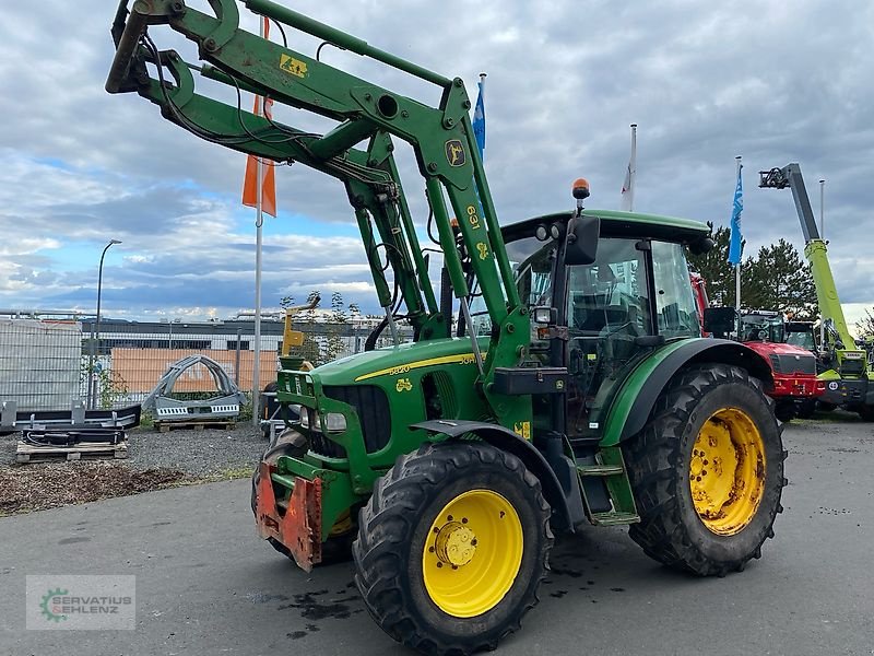 Traktor des Typs John Deere 5820, Gebrauchtmaschine in Prüm-Dausfeld (Bild 1)