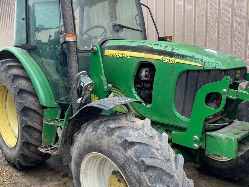 Traktor del tipo John Deere 5820, Gebrauchtmaschine en Chauvoncourt