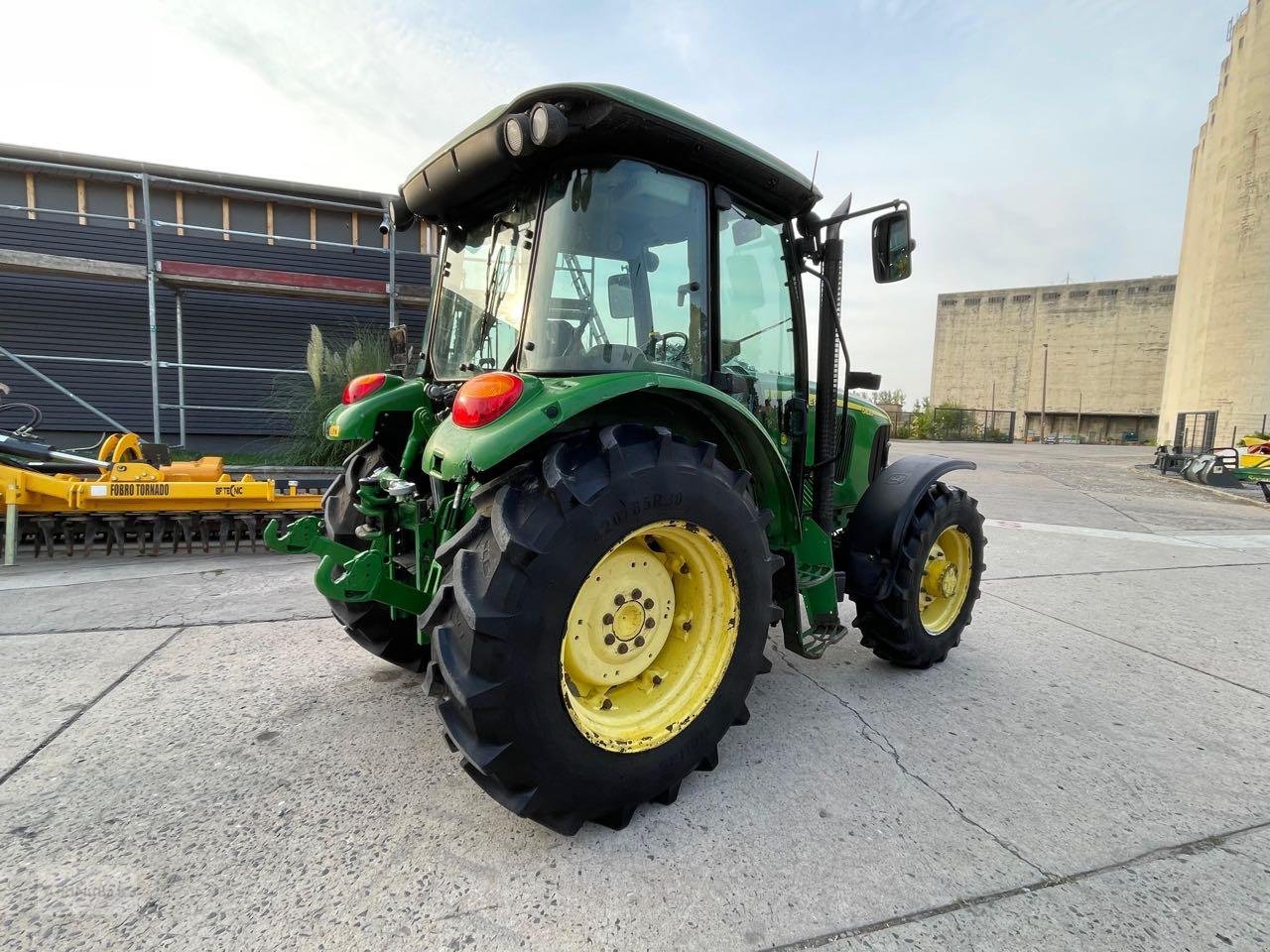 Traktor του τύπου John Deere 5820, Gebrauchtmaschine σε Prenzlau (Φωτογραφία 2)