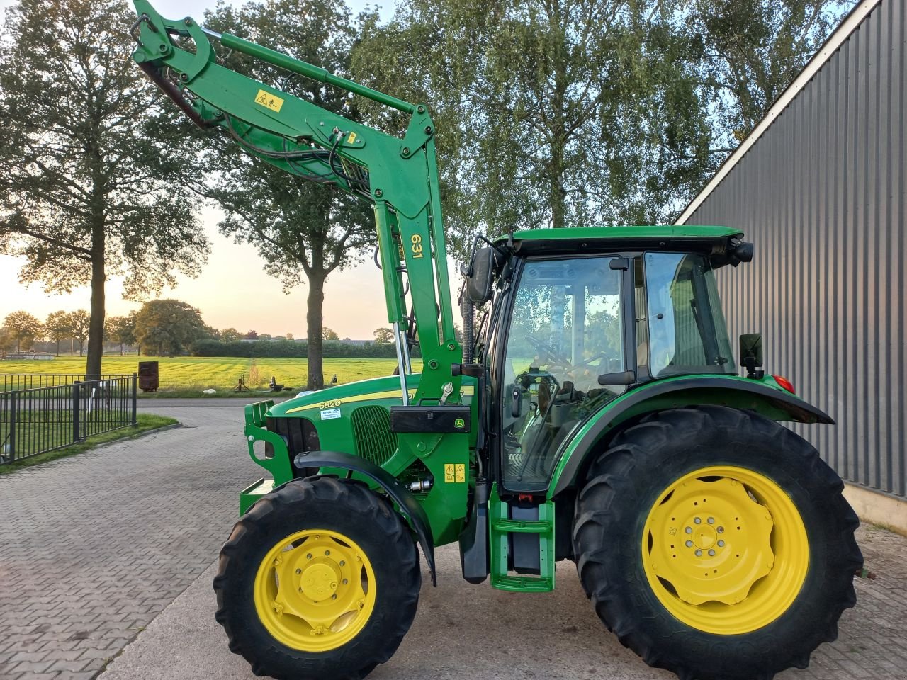 Traktor van het type John Deere 5820, Gebrauchtmaschine in Daarle (Foto 3)