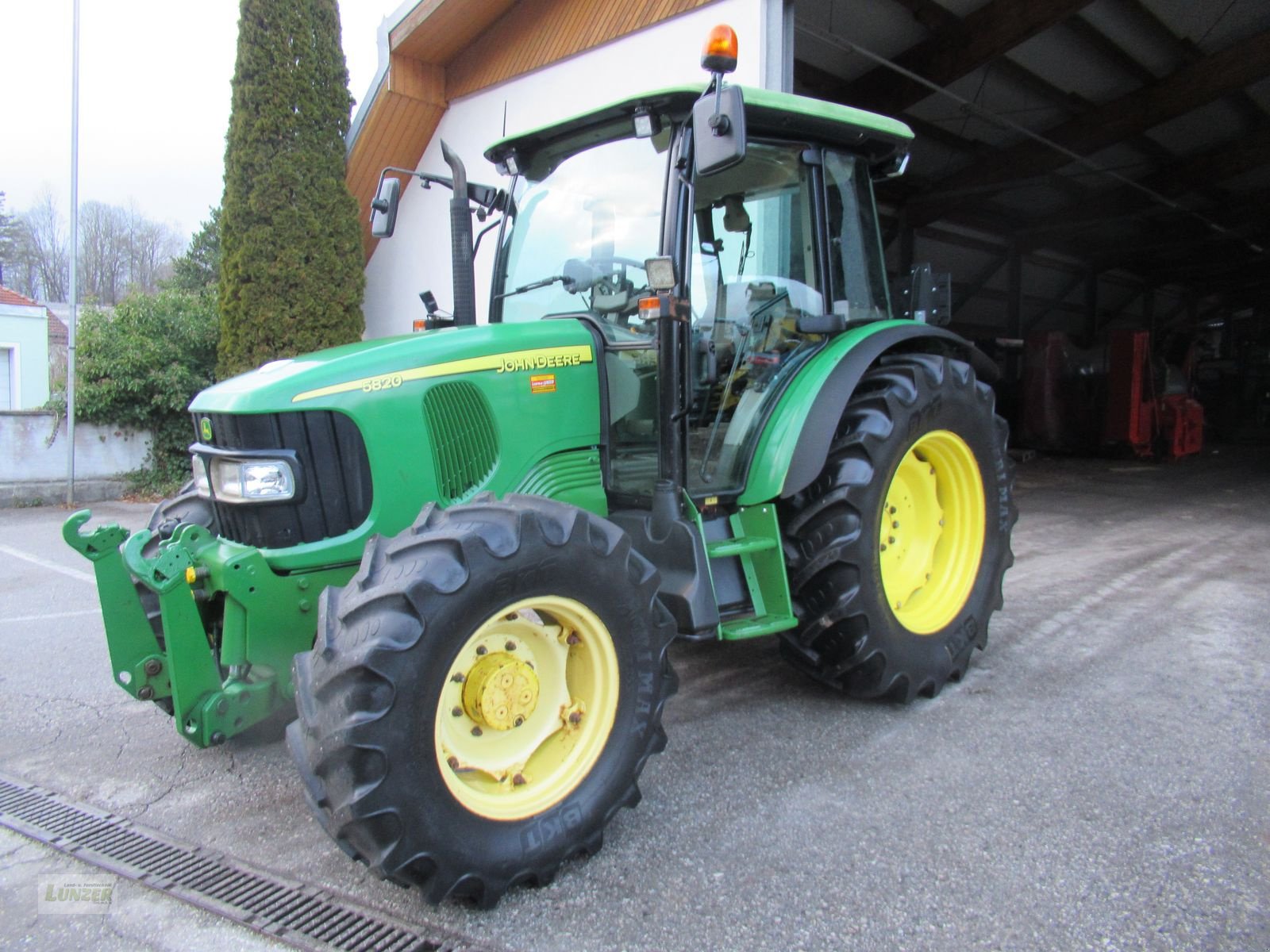 Traktor типа John Deere 5820, Gebrauchtmaschine в Kaumberg (Фотография 1)