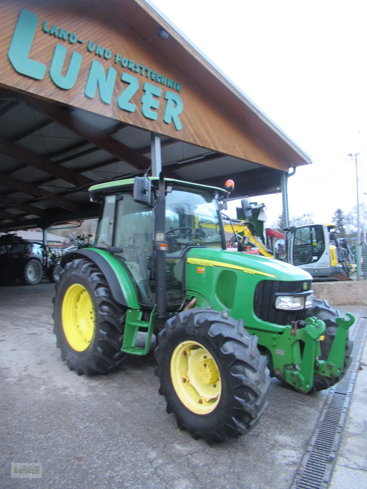 Traktor типа John Deere 5820, Gebrauchtmaschine в Kaumberg (Фотография 3)