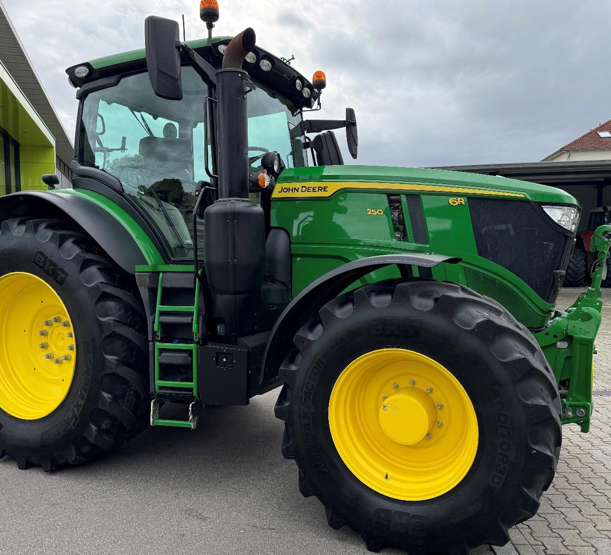 Traktor van het type John Deere 6 R 250 AP RTK, Gebrauchtmaschine in MARKERSDORF (Foto 1)