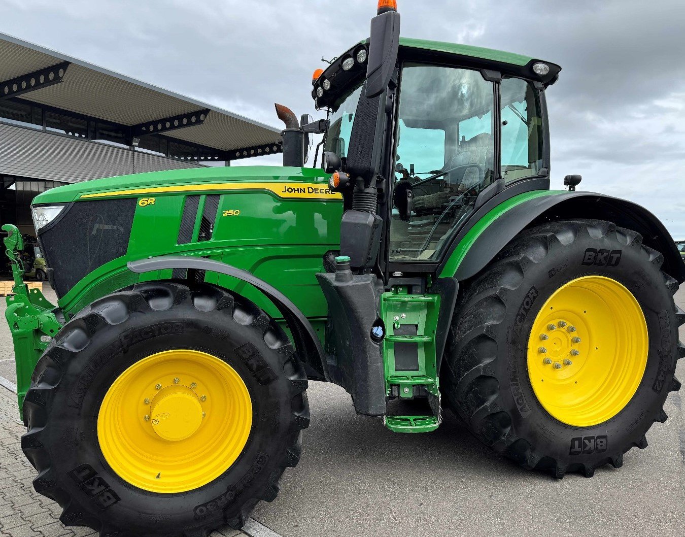 Traktor typu John Deere 6 R 250 AP RTK, Gebrauchtmaschine w MARKERSDORF (Zdjęcie 2)