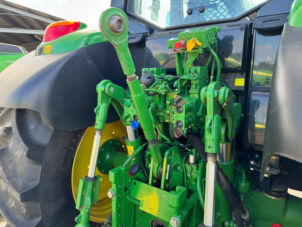 Traktor of the type John Deere 6090 M (  DESTOCKAGE ), Gebrauchtmaschine in MAURIAC (Picture 8)