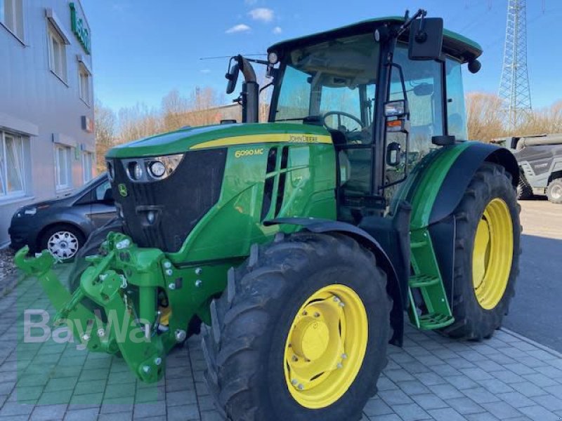 Traktor des Typs John Deere 6090 MC, Gebrauchtmaschine in Großweitzschen  (Bild 1)