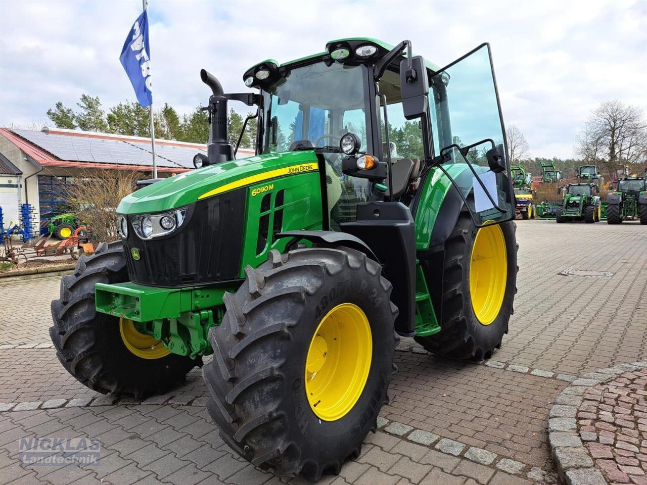 Traktor of the type John Deere 6090M AutoQuad Demo, Neumaschine in Schirradorf (Picture 3)