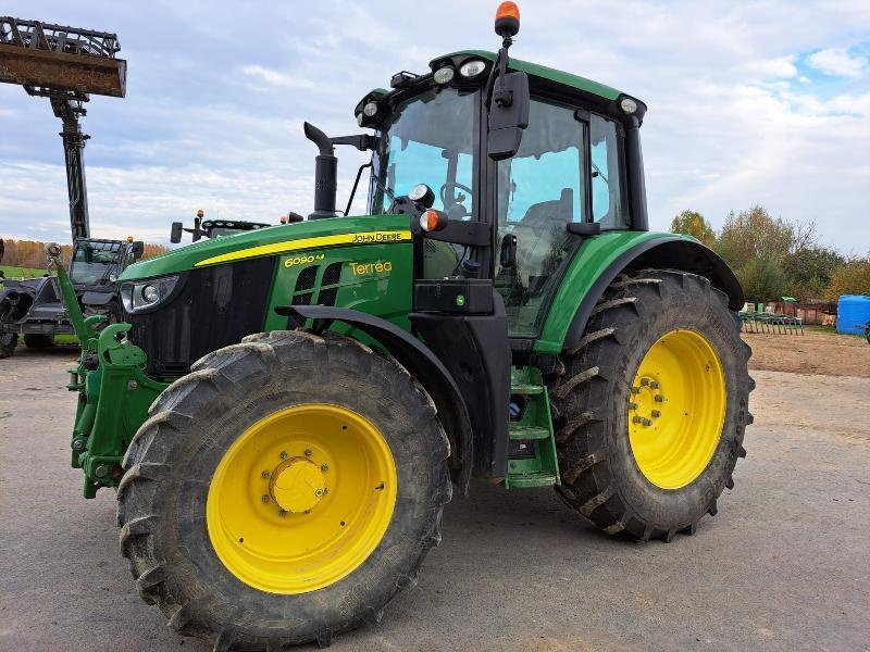 Traktor typu John Deere 6090M, Gebrauchtmaschine w VOUZIERS (Zdjęcie 2)