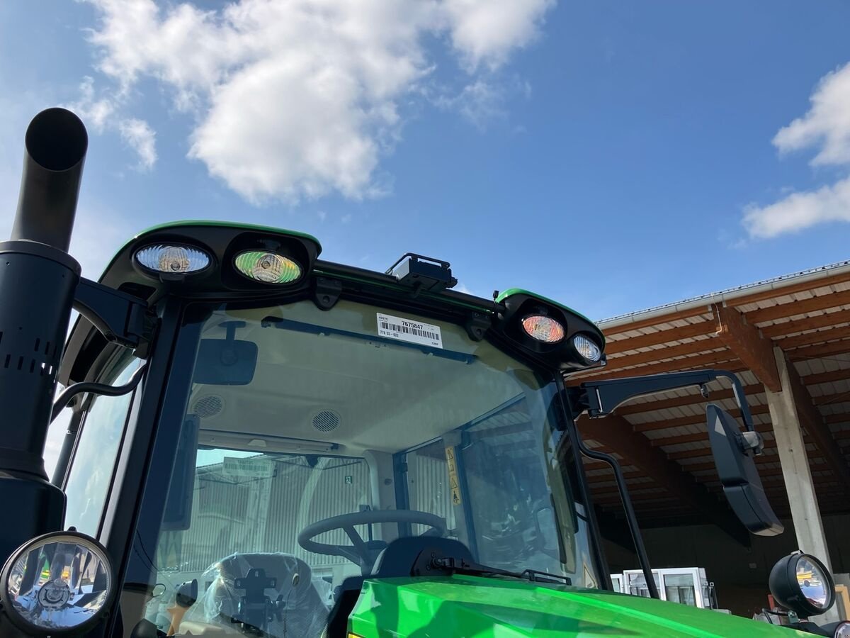 Traktor van het type John Deere 6090M, Neumaschine in Zwettl (Foto 20)