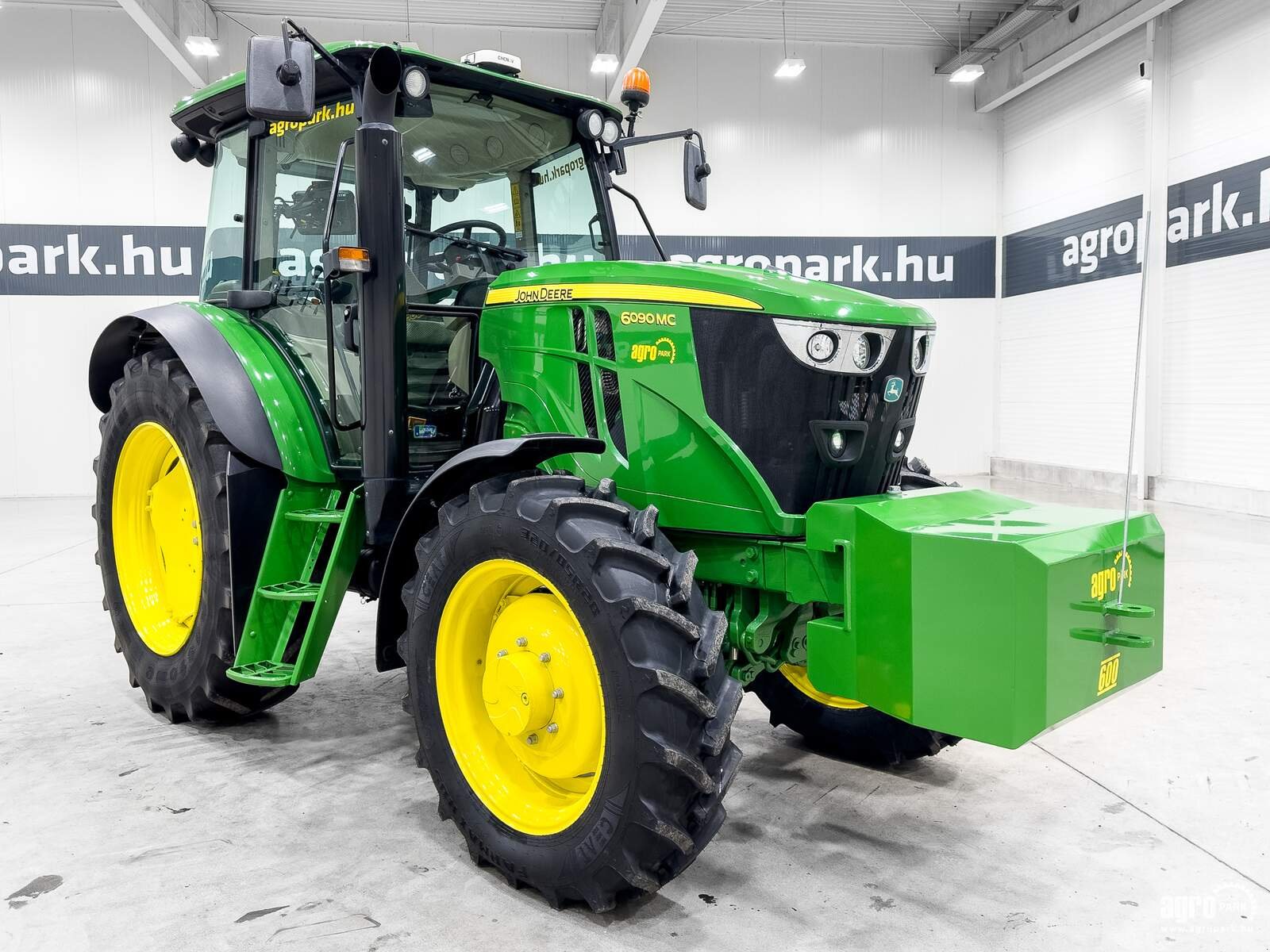 Traktor typu John Deere 6090MC, Gebrauchtmaschine v Csengele (Obrázek 2)