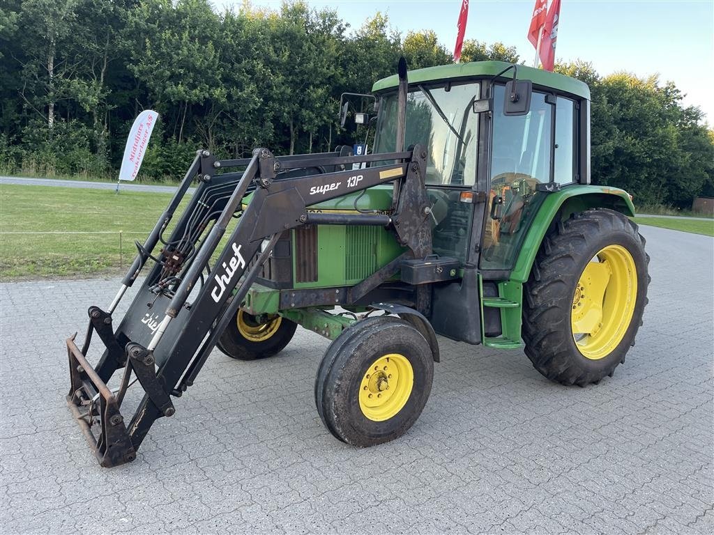 Traktor van het type John Deere 6100 m/ Chief Super 13 P frontlæsser, Gebrauchtmaschine in Nimtofte (Foto 1)