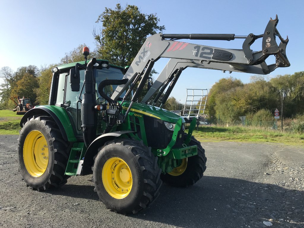 Traktor типа John Deere 6100 M, Gebrauchtmaschine в UZERCHE (Фотография 1)