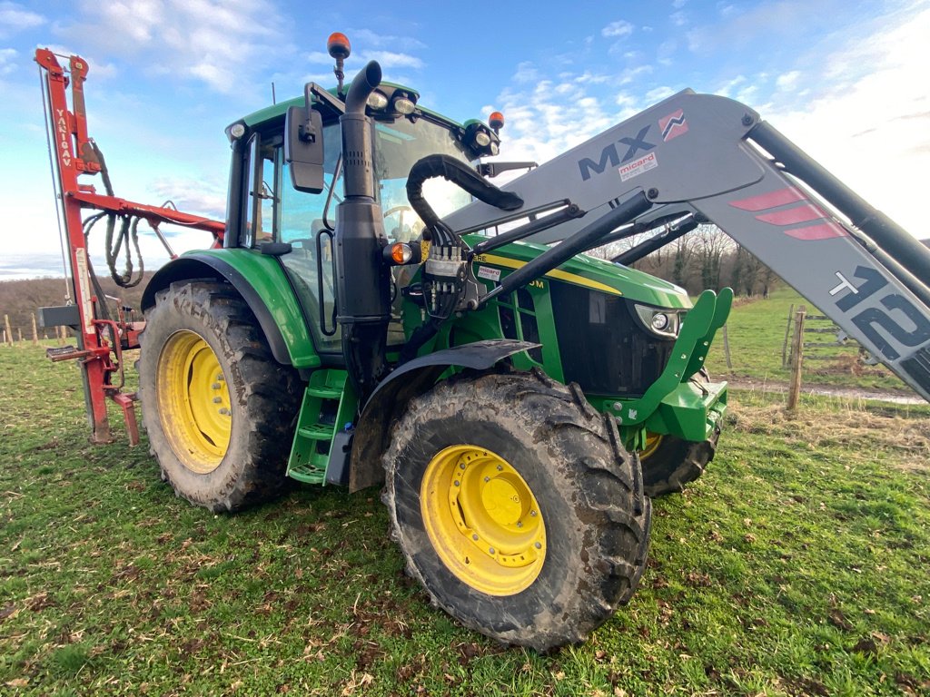 Traktor typu John Deere 6100 M, Gebrauchtmaschine w PIERRE BUFFIERE (Zdjęcie 2)