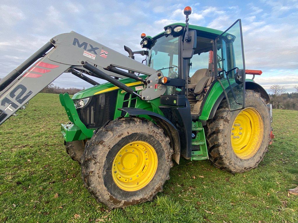 Traktor del tipo John Deere 6100 M, Gebrauchtmaschine en PIERRE BUFFIERE (Imagen 1)