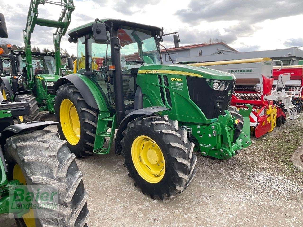 Traktor типа John Deere 6100 RC, Gebrauchtmaschine в OBERNDORF-HOCHMOESSINGEN (Фотография 2)