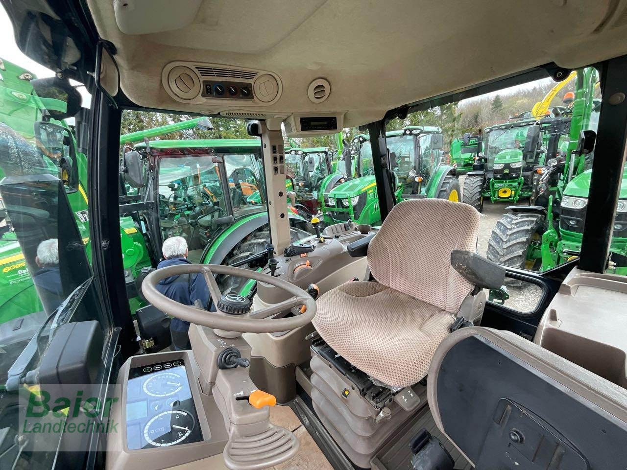 Traktor tip John Deere 6100 RC, Gebrauchtmaschine in OBERNDORF-HOCHMOESSINGEN (Poză 4)