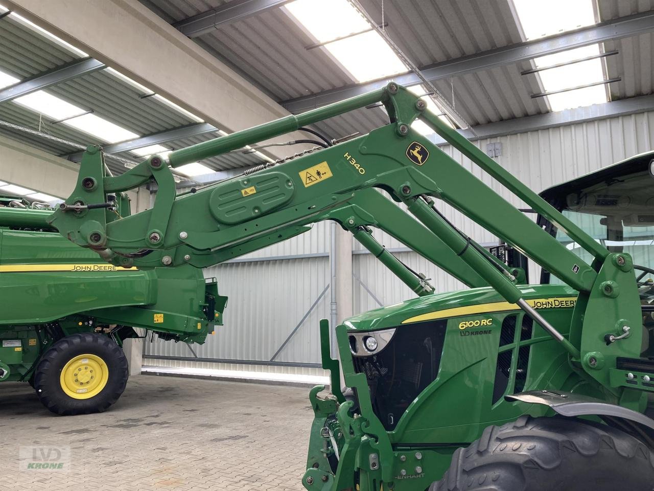 Traktor of the type John Deere 6100 RC, Gebrauchtmaschine in Spelle (Picture 3)