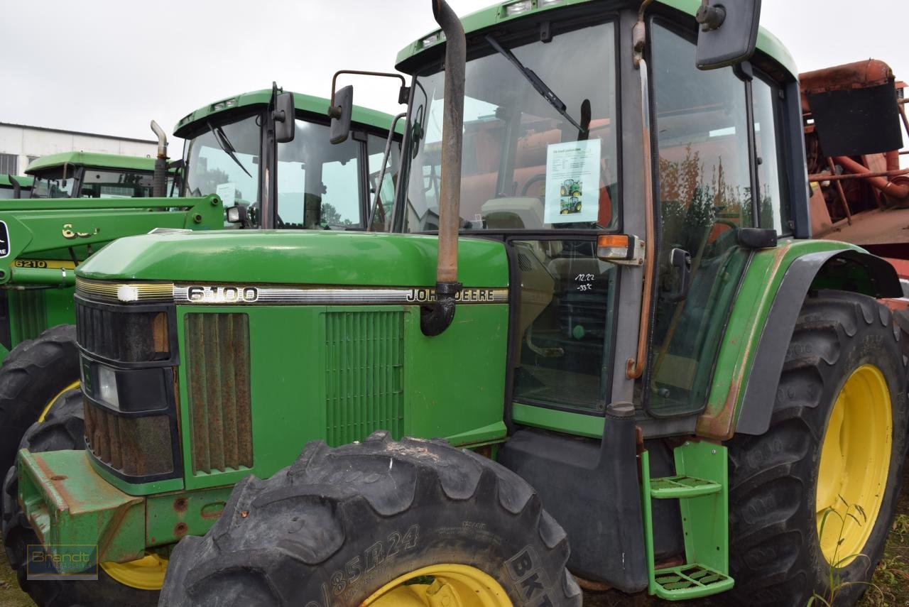 Traktor des Typs John Deere 6100, Gebrauchtmaschine in Oyten (Bild 1)