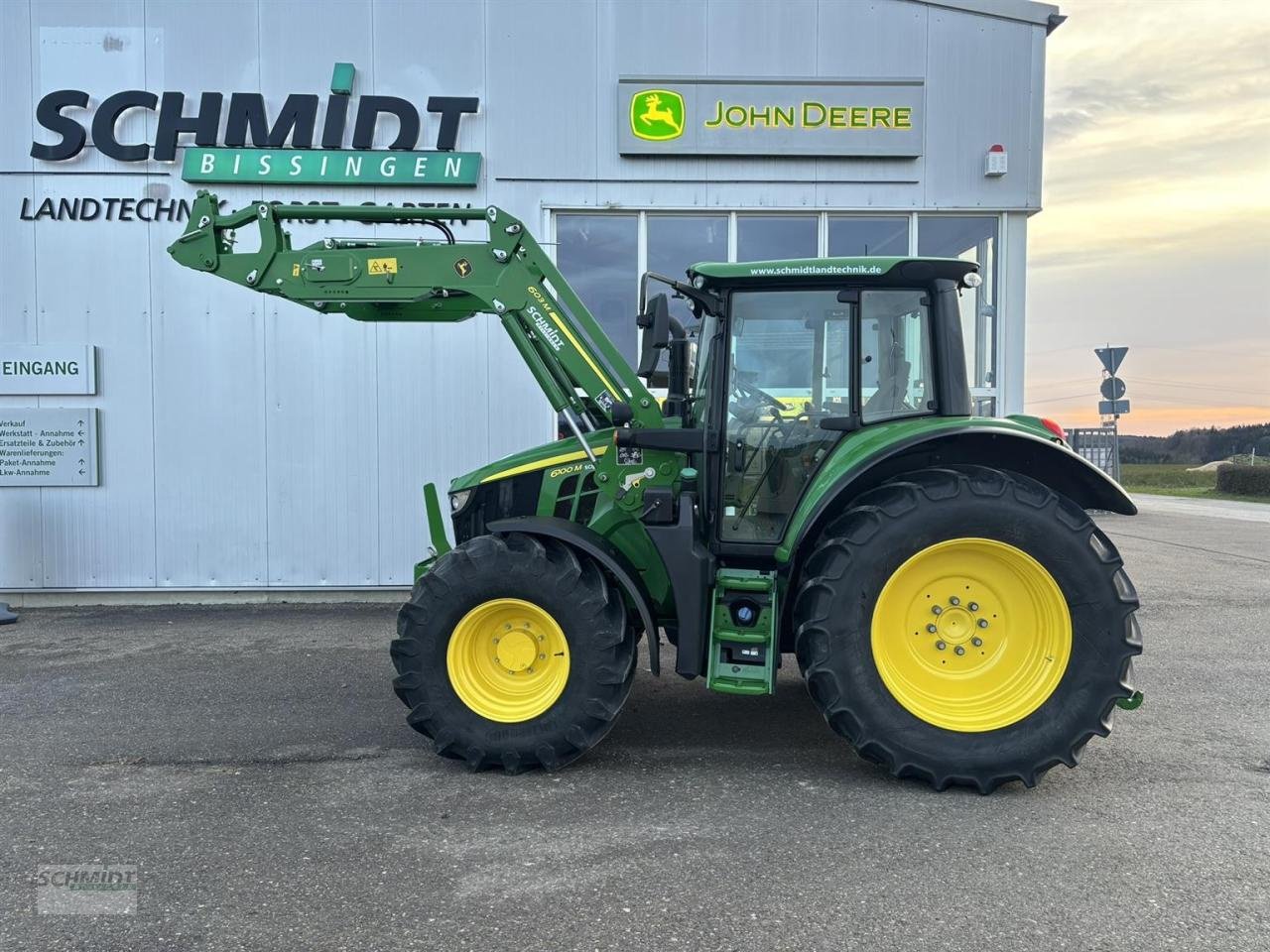 Traktor des Typs John Deere 6100M mit Frontlader, Gebrauchtmaschine in Herbrechtingen (Bild 1)