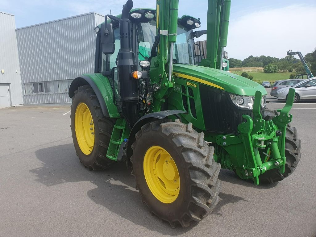 Traktor des Typs John Deere 6100M, Gebrauchtmaschine in DOMFRONT (Bild 2)