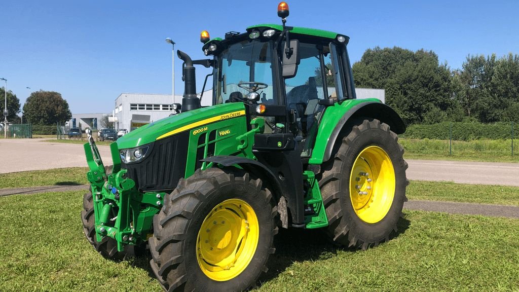 Traktor van het type John Deere 6100M, Gebrauchtmaschine in azerailles (Foto 1)