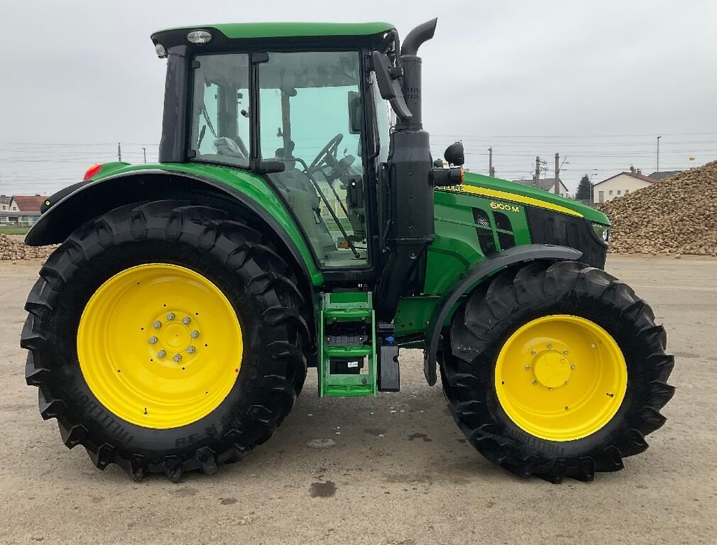 Traktor des Typs John Deere 6100M, Neumaschine in Pasching (Bild 4)