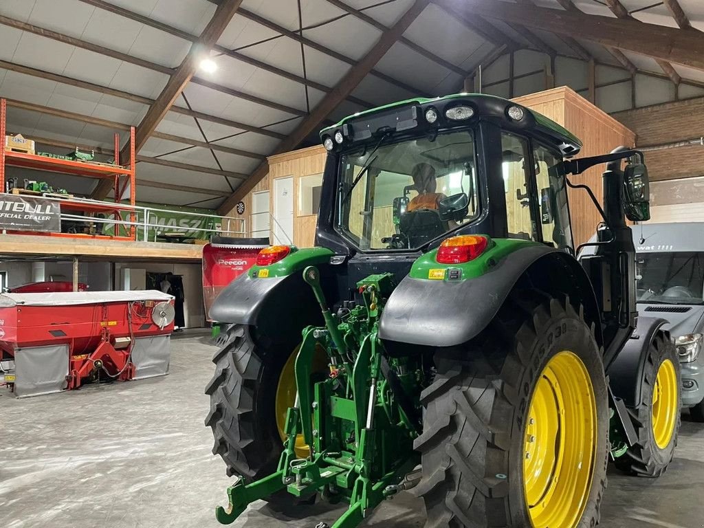 Traktor des Typs John Deere 6100m, Gebrauchtmaschine in Vriezenveen (Bild 11)