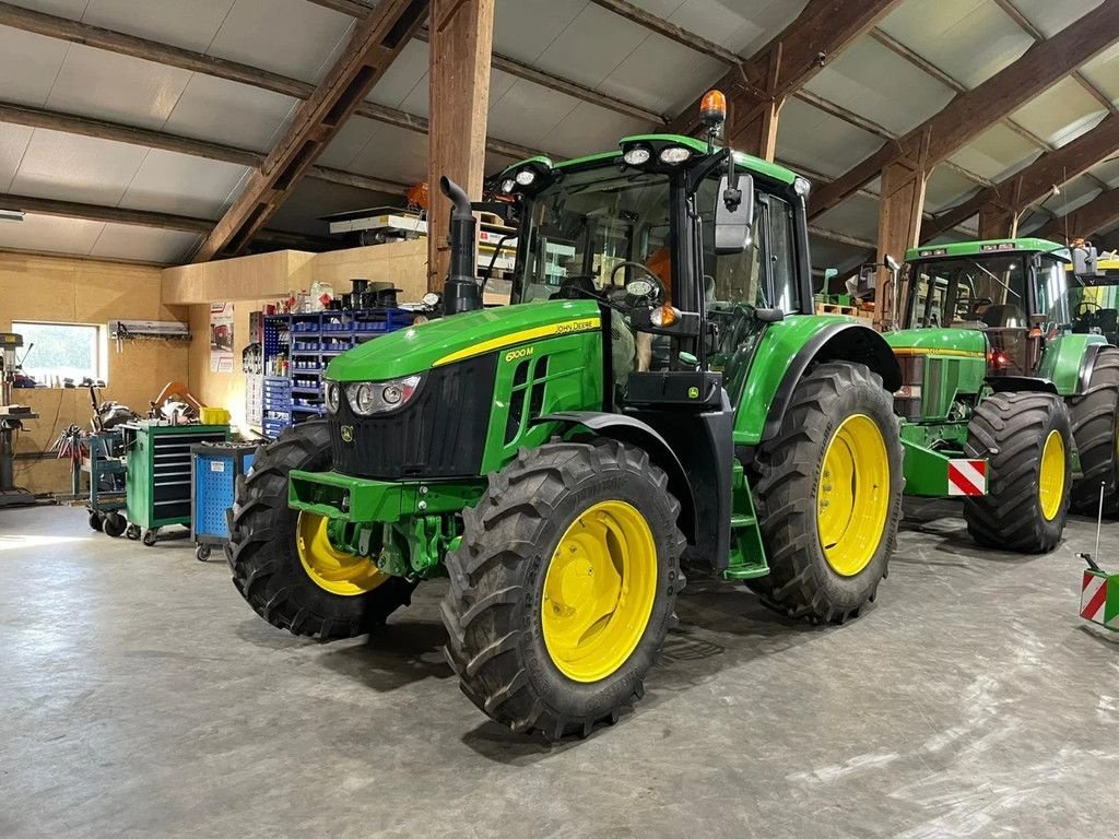 Traktor des Typs John Deere 6100m, Gebrauchtmaschine in Vriezenveen (Bild 7)