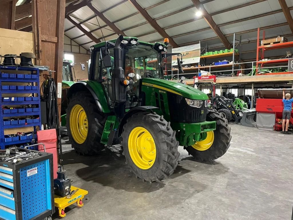 Traktor типа John Deere 6100m, Gebrauchtmaschine в Vriezenveen (Фотография 3)