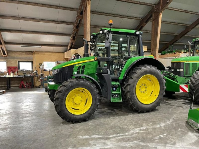 Traktor des Typs John Deere 6100m, Gebrauchtmaschine in Vriezenveen